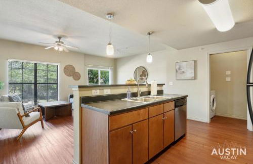 Dual Urban Oasis 8BR in Vibrant North Loop Hub - Foto 26
