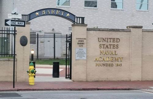 Annapolis Escape Steps to Harbor backs to Gate 1 - Foto 3