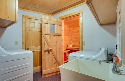 Lakefront Presque Isle Cabin with Private Dock - Foto 21