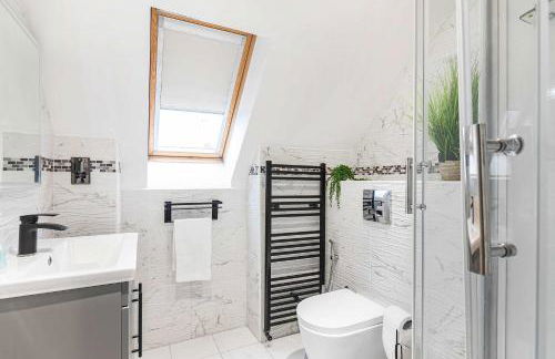 The Roost Group - 8-Bed Home, 5 Mins to M25&A13 - Foto 17