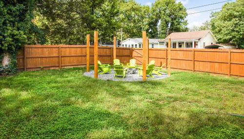 Walk to the Beach & Town | Stylish Beach Home - Foto 4, Garden