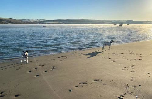 Estuary's Rest Studio Apartment at Galwad Y Mor - Foto 7