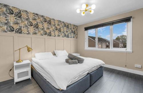 West Lothian 5 Beds + car space - Photo 19