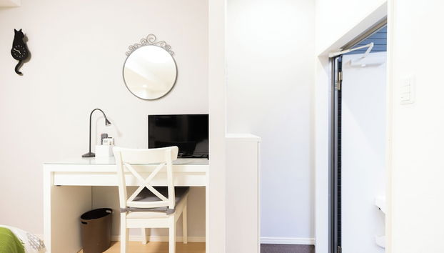 LUNA HOUSE 102 New Open Near The Station - Foto 4, Servicio de comidas en la habitación