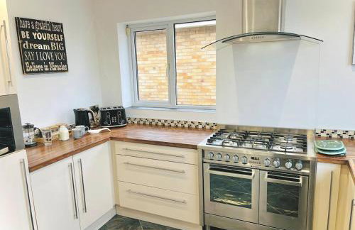 Lovely 4-bed home sleeps 8 Nr Bolton Stadium & M61 - Photo 23