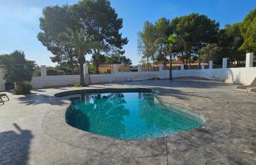 Apartment in big house with private pool & large outdoor space - Photo 15