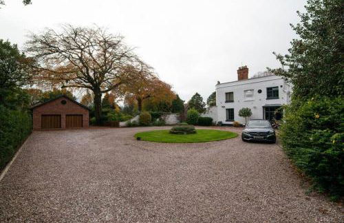 Luxury Coach house next to woodland in Knutsford - Photo 6