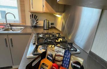 Millfields Holiday Park - Diamond Deluxe - Coastal Caravan Breaks - Foto 5