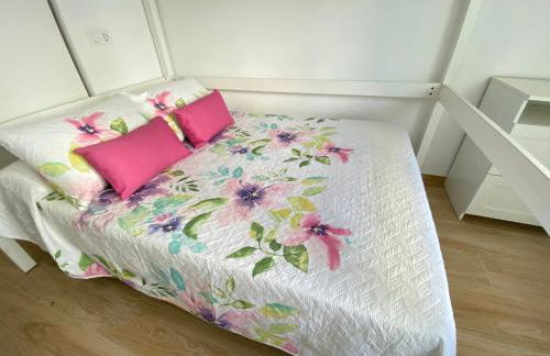 Sol Cavet con jardin Portaventura - Photo 11