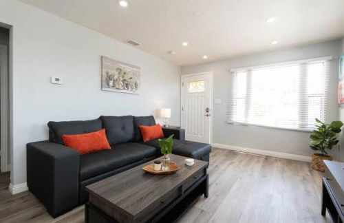 Chic Getaway Cozy Comfortable and Convenient with Two Bedrooms - Foto 17