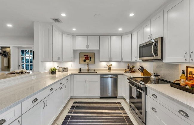 New Waterfront Oasis, Minutes to Beach, Eats, Shops - Foto 7