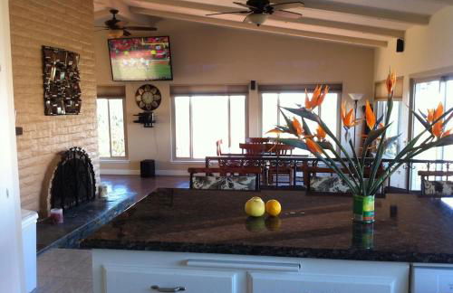 Quiet Hilltop Home With Stunning Hill Top And Valley Views - Foto 29