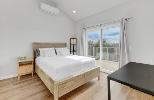 Bright Spacious Modern Getaway - Photo 3