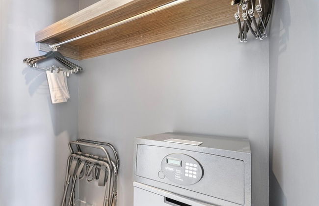 W Residences 2 Bedroom Suite 2 Condo by RedAwning - Photo 15