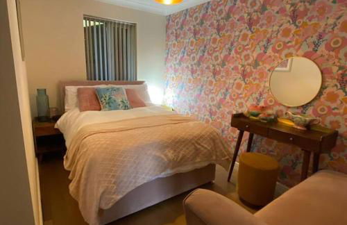 Luxury 4-5 Bed Home with Games Room and Balcony - Foto 18