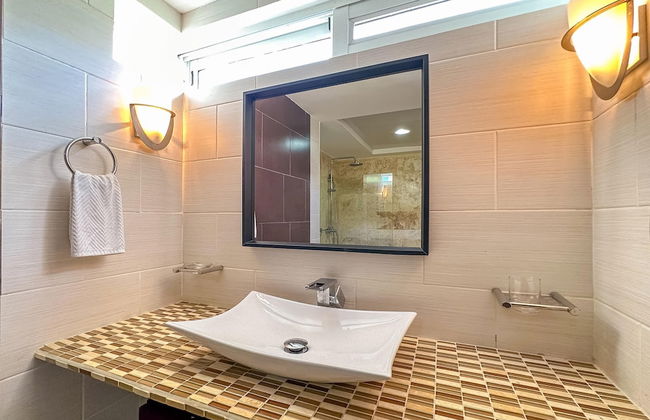 Incredible 3 BR Penthouse w BBQ Jacuzzi - Photo 2