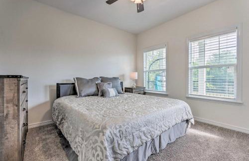 Idyllic Pensacola Home with Yard and Fire Pit! - Foto 11