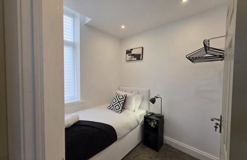 #18 Anfield 5 min walk Sleeps 7 4BR 5Bed 3Bathrms - Photo 71