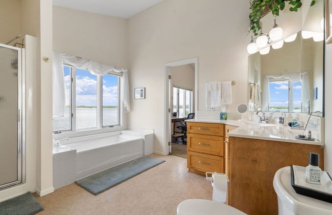 The Giraffe House - Photo 31