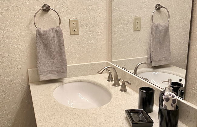 Garage Studio near OUSHC Hospital - Photo 40