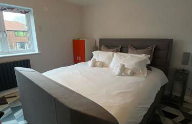 Beautiful 5 Bedroom Home Sleeps 12 people in Manchester - Foto 12