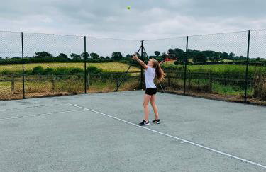 The Nook at Pentregaer Ucha, with tennis court & lake. - Foto 20