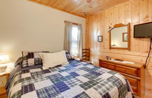 Waterfront Mercer Cabin with Wraparound Porch! - Foto 11