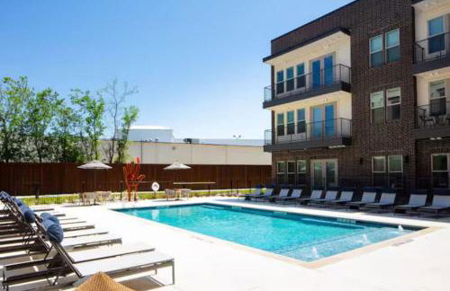 Bright 2BD 2BA Suite Gym and Pool City Center Stay - Foto 31