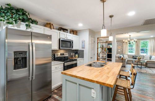 Walk to Boat Ramp Newly Remodeled Seadrift Home! - Foto 6