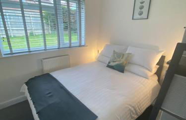 Beau - Brambles Chine, Colwell Bay - 5 star WiFi - Short walk to The Hut and beach - 1 night stays available - Ferry offers - Photo 5