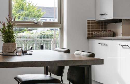 Modern Stirling Apartment - Free Parking - Photo 11