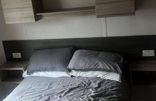 Caravan- Sleeps 6 2 Bedrooms - Thurston Manor - Photo 9