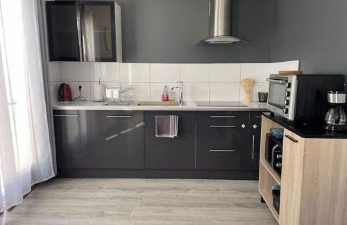 Maison Mitoyenne avec cour + parking - Foto 7