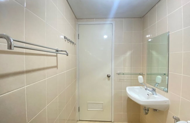 Cozy and Minimalist 2BR Apartment at Parahyangan Residence - Foto 13