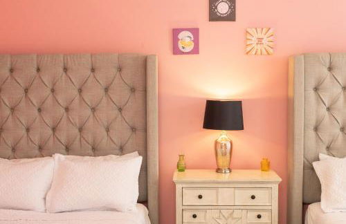 Pink Experience - West End Broadway & Restaurants - Foto 19