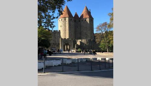 Romantic house - entrance to the medieval castle - Foto 2