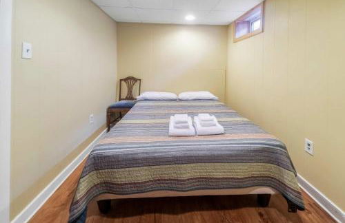 Family Lakefront Adventure House 3BR wFirepit & Scenic - Foto 62