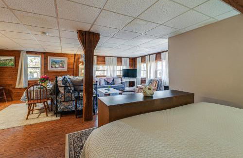 New England Hideaway on Historic 1859 Estate! - Foto 10