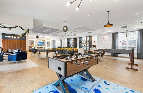 Modern 2BR 2BA Condo Sleeps 8 with Gym Laundry 20 Min to NYC - Foto 29