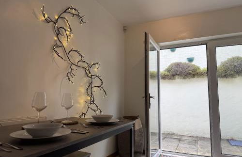 Caterham 3 Bed House, Free on street Parking - Photo 13