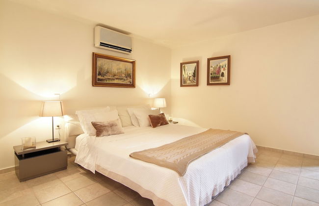 Oasis Pool House by GHH - Photo 8