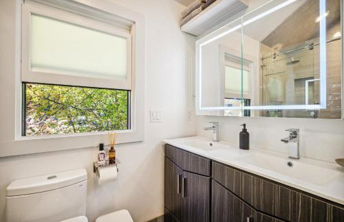 Luxury River Home - Pets Stay Free - Photo 23