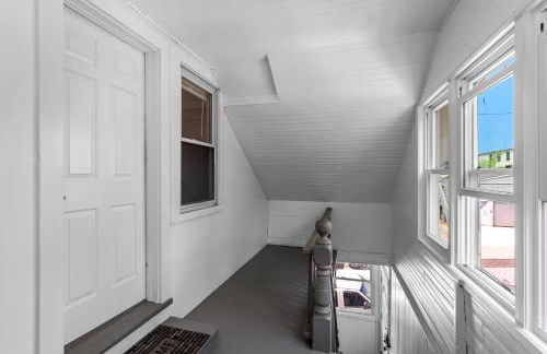 2BR Apartment Near Downtown Stamford I Pets OK - Photo 8