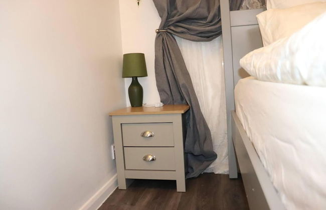 Immaculate 2-bed Apartment in Dagenham - Photo 8