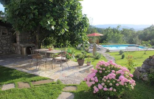 Villa Mavrici, Nature Paradise with pool - Foto 2
