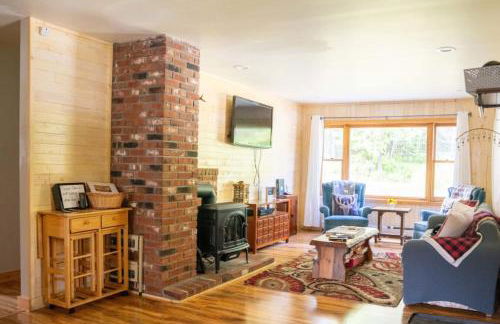 Cozy Cabin in Stratton Mountain & Mount Snow 10min - Photo 4