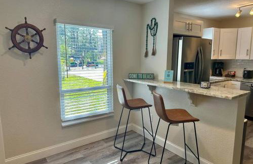 Family Friendly Beach Escape - Modern Retreat near Beaches - Sleeps 6 - Fast WiFi - Foto 24