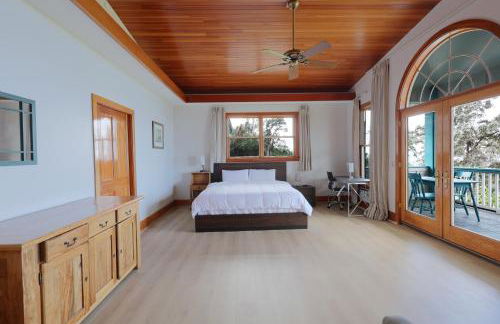 Luxury Oceanview Estate - Photo 27