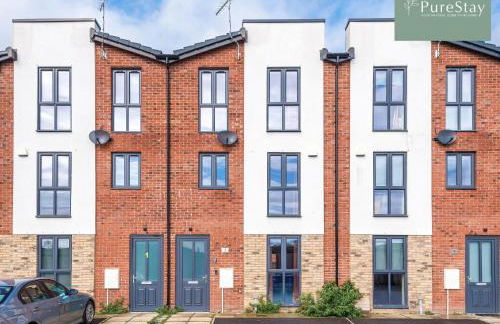 Spacious 5-bedroom Contractor House Sleeps 7 with Parking by PureStay - Foto 40