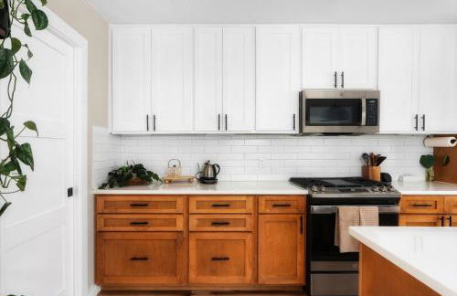 Sunflower House - Luxe Retreat with Sauna & Hot Tub - Foto 17